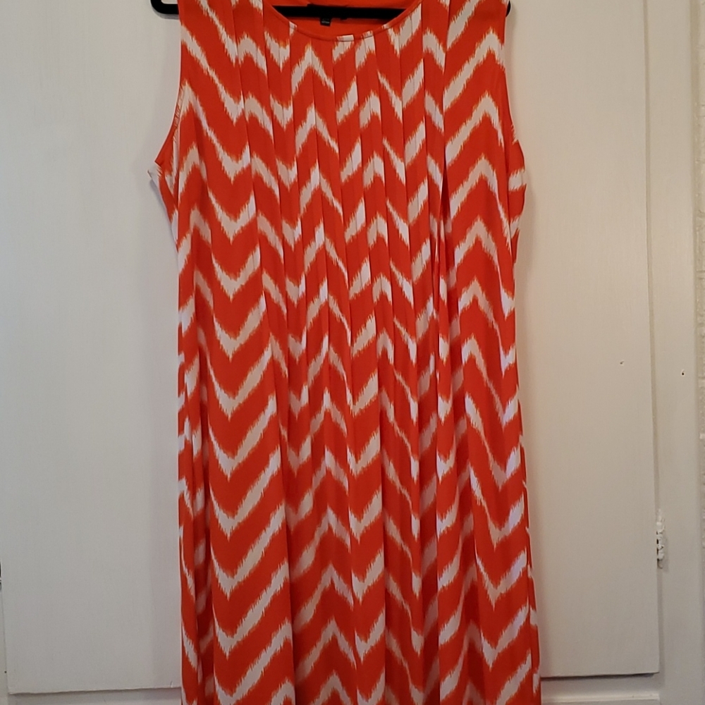 Glamour chevron print pintucked dress